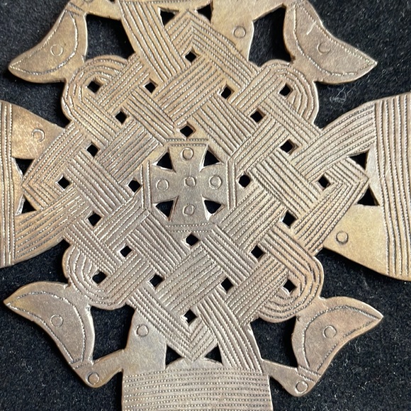 Cross figure, Approximately 5 1/4 inches no chain or cord included for this item - Picture 10 of 12